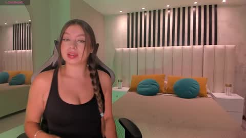 Snapshot of ellaclark chatting on 03-09-25, 11:14 EllaClark online show from 03-09-25, 11:14