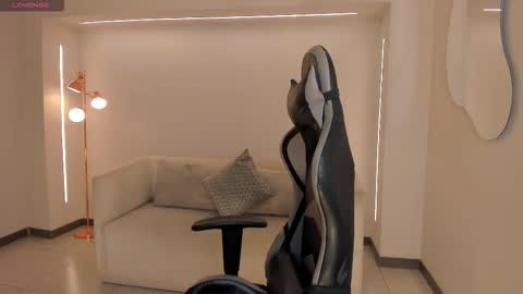 Snapshot of ellaclark chatting on 09-17-25, 07:04 EllaClark online show from 09-17-25, 07:04