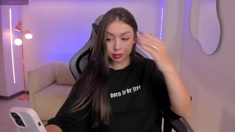 Snapshot of ellaclark chatting on 09-18-25, 06:54 EllaClark online show from 09-18-25, 06:54