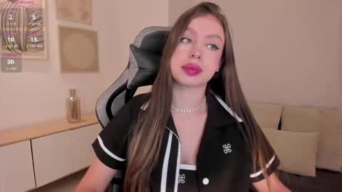 Snapshot of ellaclark chatting on 10-16-25, 05:58 EllaClark online show from 10-16-25, 05:58