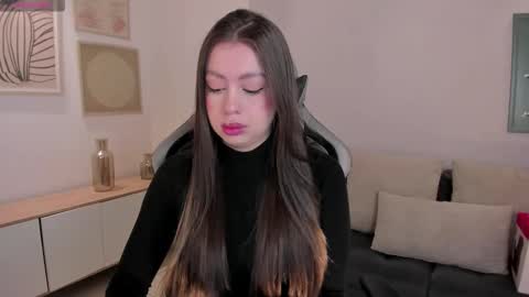 Snapshot of ellaclark chatting on 10-17-25, 03:14 EllaClark online show from 10-17-25, 03:14