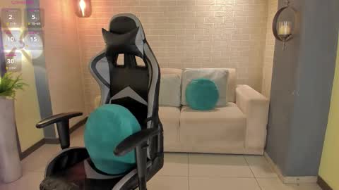 Snapshot of ellaclark chatting on 10-22-25, 07:02 EllaClark online show from 10-22-25, 07:02