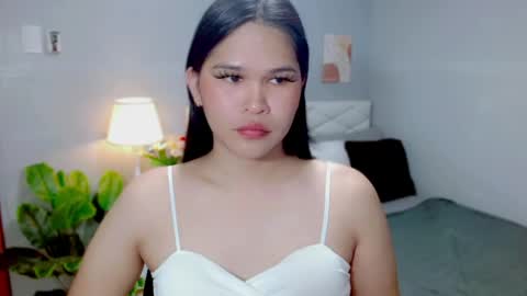 Snapshot of ellaford chatting on 05-25-26, 06:41 EllaFord online show from 05-25-26, 06:41