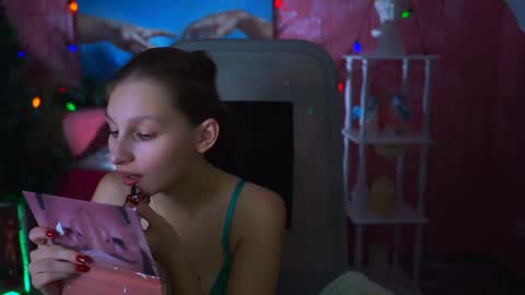 Ella online show from 01-04-25, 07:34