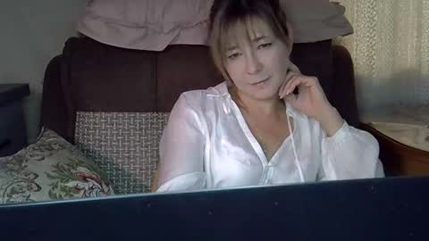 ellajohnsonx online show from 10-19-25, 12:06