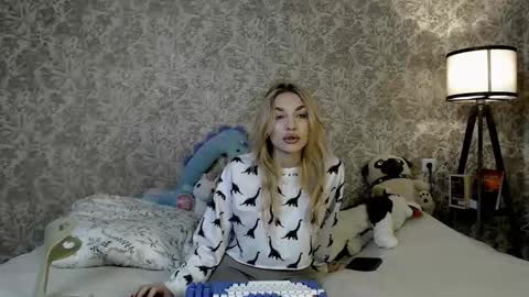 ellamilla online show from 09-15-25, 02:17