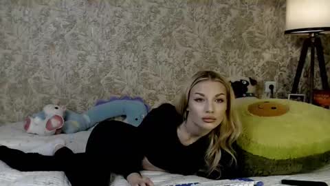 ellamilla online show from 12-02-25, 11:04