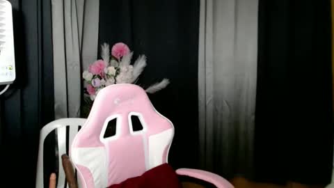 Snapshot of ellamiller69 chatting on 02-25-26, 05:39 ELLA online show from 02-25-26, 05:39