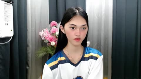 ELLA online show from 04-26-26, 01:42