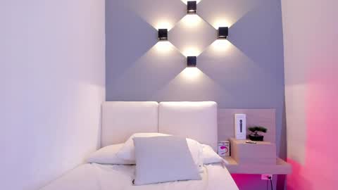 Ella online show from 02-01-25, 04:24