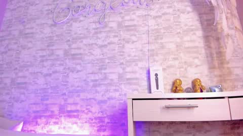 Ella online show from 02-20-25, 10:59