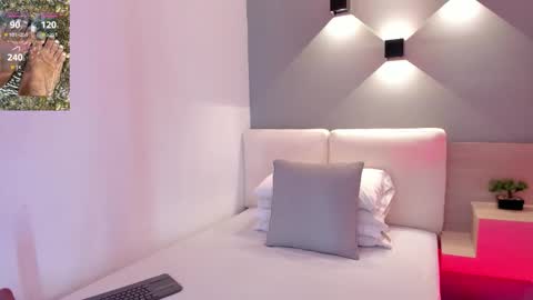 Ella online show from 10-28-25, 12:19