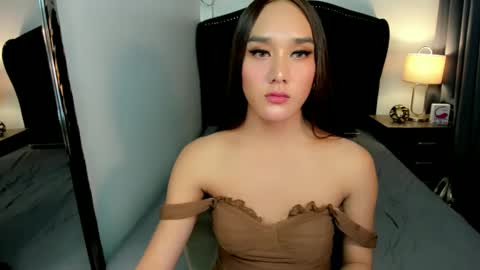 Snapshot of ellats_18 chatting on 12-27-24, 05:52 Sophia online show from 12-27-24, 05:52