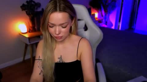 Ella online show from 03-18-26, 05:43