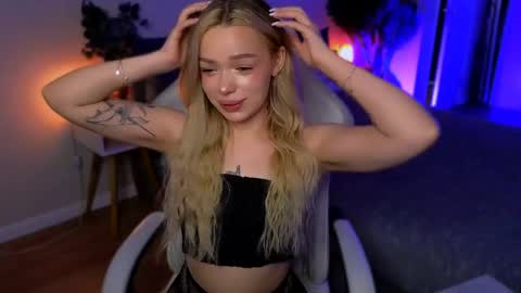 Ella online show from 04-21-26, 05:58