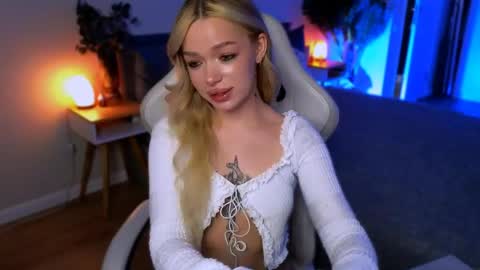 Ella online show from 04-27-26, 05:49