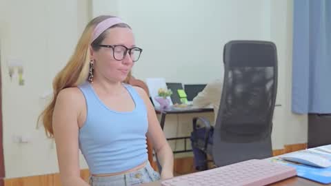 Snapshot of ellcrys chatting on 10-27-25, 09:30 im Elsa lets go Subscribe to my OF and Youtube -35 online show from 10-27-25, 09:30