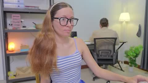 Snapshot of ellcrys chatting on 11-12-25, 10:09 im Elsa lets go Subscribe to my OF and Youtube -35 online show from 11-12-25, 10:09