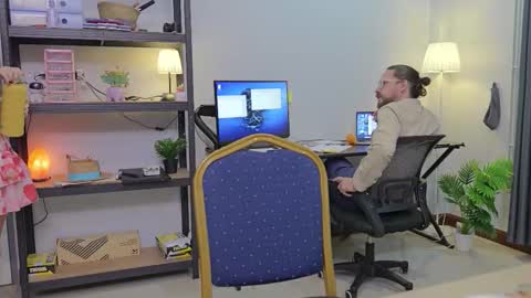 Snapshot of ellcrys chatting on 11-17-25, 10:04 im Elsa lets go Subscribe to my OF and Youtube -35 online show from 11-17-25, 10:04