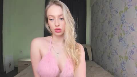 Snapshot of elldiana chatting on 02-06-26, 09:45 elldiana online show from 02-06-26, 09:45