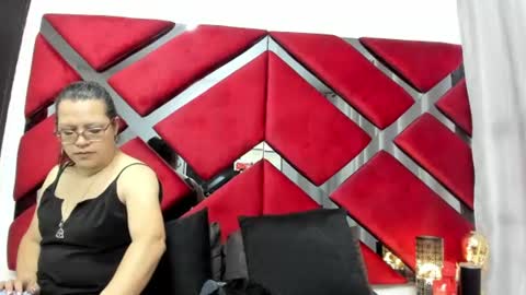 elle_hadid online show from 07-20-26, 11:45