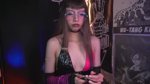 follow me on instagram .    online show from 01-08-26, 12:18