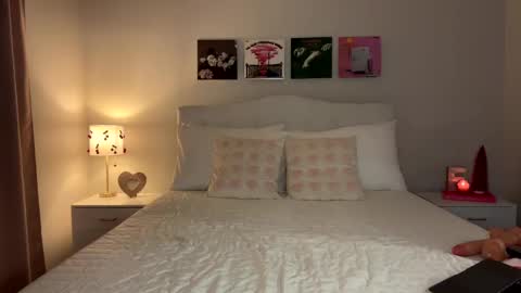 Snapshot of ellebby7 chatting on 12-17-24, 04:01 Ellebby7 online show from 12-17-24, 04:01