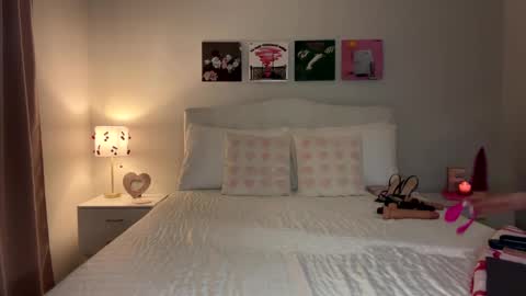 Snapshot of ellebby7 chatting on 12-19-24, 03:51 Ellebby7 online show from 12-19-24, 03:51