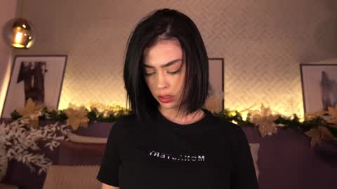 Snapshot of ellediane chatting on 12-30-24, 01:04 Elle Diane online show from 12-30-24, 01:04