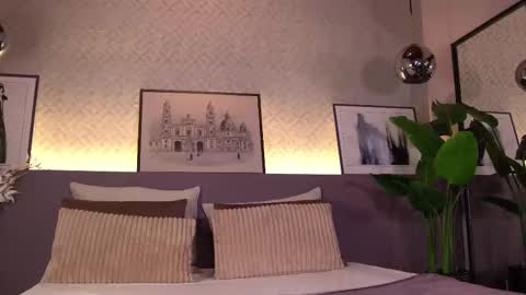 Snapshot of ellediane chatting on 02-20-25, 12:52 Elle Diane online show from 02-20-25, 12:52