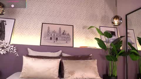 Elle Diane online show from 12-15-25, 12:15