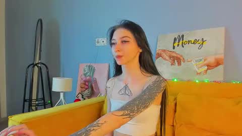 Snapshot of ellen_hops chatting on 12-05-25, 06:00 Ellen online show from 12-05-25, 06:00