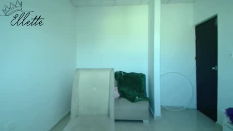 Snapshot of ellette_ chatting on 02-04-25, 08:59 princess online show from 02-04-25, 08:59