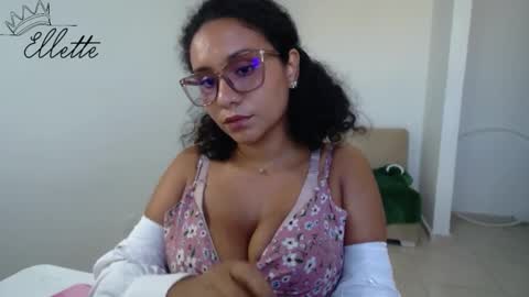 Snapshot of ellette_ chatting on 02-06-25, 08:34 princess online show from 02-06-25, 08:34