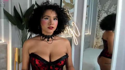 Snapshot of ellette_ chatting on 10-05-25, 07:01 princess online show from 10-05-25, 07:01