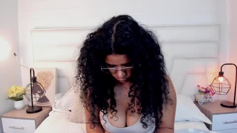 Snapshot of ellie_alves chatting on 12-23-24, 03:12 Ellie online show from 12-23-24, 03:12