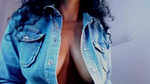 Snapshot of ellie_alves chatting on 01-30-25, 03:29 Ellie online show from 01-30-25, 03:29