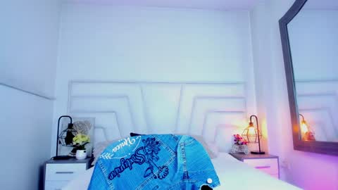 Snapshot of ellie_alves chatting on 02-03-25, 03:27 Ellie online show from 02-03-25, 03:27