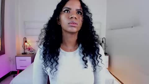 Snapshot of ellie_alves chatting on 02-18-25, 01:00 Ellie online show from 02-18-25, 01:00