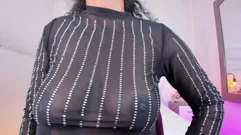 Snapshot of ellie_alves chatting on 02-19-25, 06:21 Ellie online show from 02-19-25, 06:21