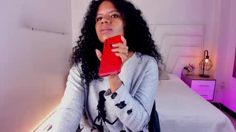 Snapshot of ellie_alves chatting on 02-25-25, 12:13 Ellie online show from 02-25-25, 12:13