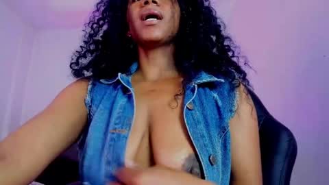 Snapshot of ellie_alves chatting on 09-27-25, 02:33 Ellie online show from 09-27-25, 02:33