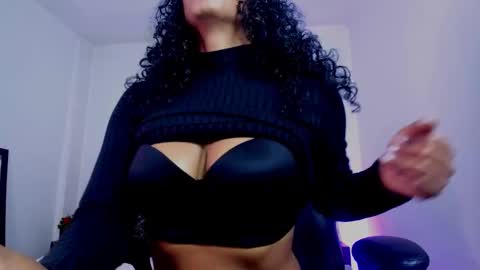 Snapshot of ellie_alves chatting on 09-30-25, 02:00 Ellie online show from 09-30-25, 02:00