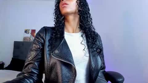 Snapshot of ellie_alves chatting on 10-07-25, 02:14 Ellie online show from 10-07-25, 02:14