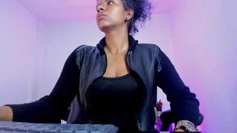 Snapshot of ellie_alves chatting on 10-13-25, 01:55 Ellie online show from 10-13-25, 01:55