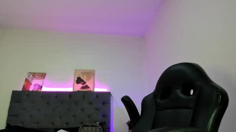 Snapshot of ellie_alves chatting on 10-16-25, 11:55 Ellie online show from 10-16-25, 11:55