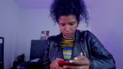 Snapshot of ellie_alves chatting on 11-10-25, 01:43 Ellie online show from 11-10-25, 01:43