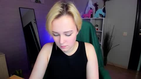 Ellie online show from 12-14-25, 08:09