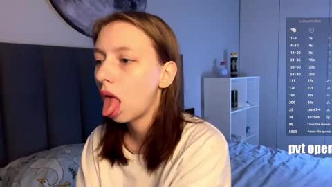 Ellie online show from 11-07-25, 07:19