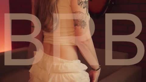 elliecutes online show from 10-14-25, 05:08